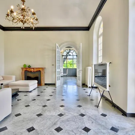 Riviera - 5 Min Walking From