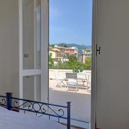 Riviera - 5 Min Walking From