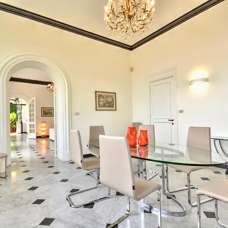 Riviera - 5 Min Walking From